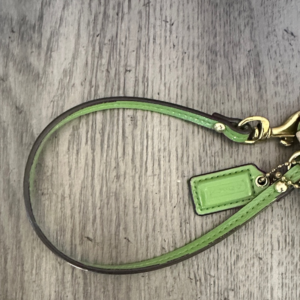 Coach Signature Canvas Wristlet Light Khaki Green Grass with Matching Tag - Picture 11 of 16